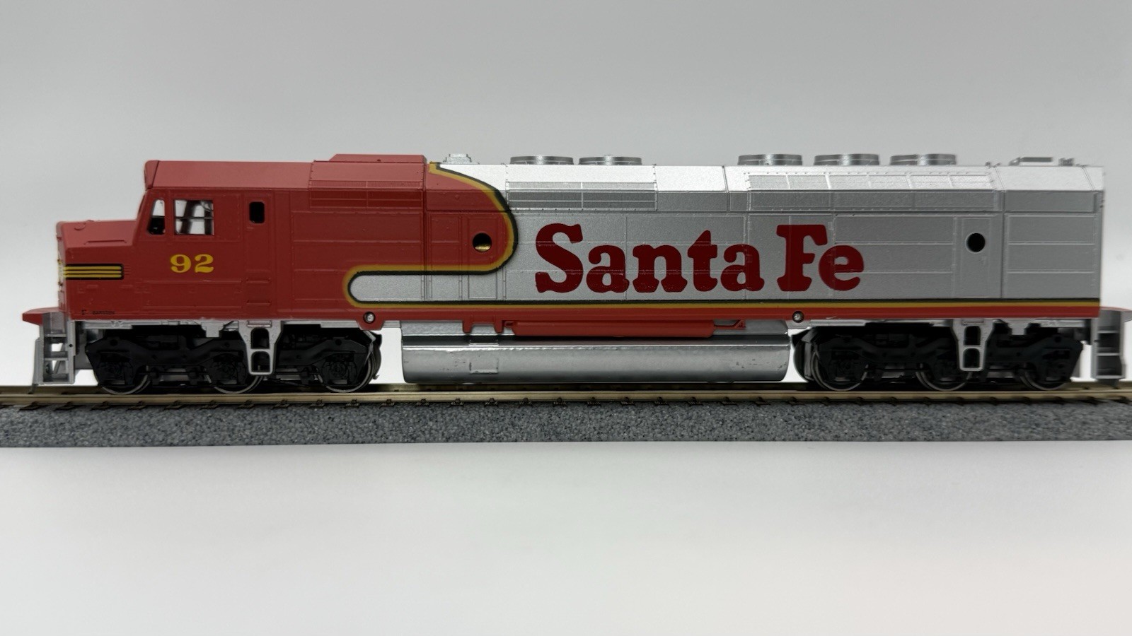 HO Athearn Santa Fe FP45 92 Powered Diesel Locomotive Blue Box Runs Well
