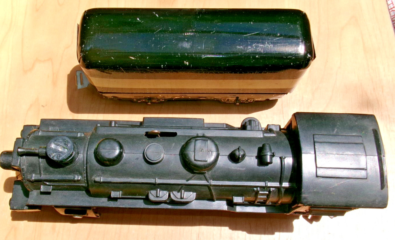 Marx Puffer Clockwork / Wind Up Locomotive 400 & NYC Tin Coal Tender . . EX