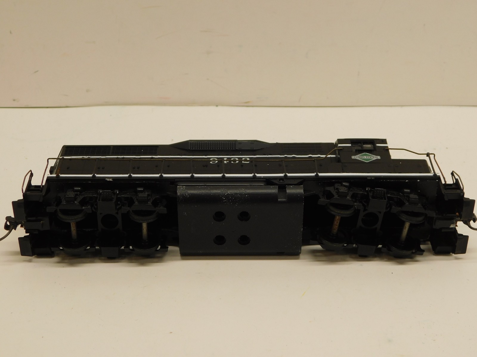 Athearn HO Blue Box Illinois Central GP35 Diesel Engine #9432-Unpowered Dummy