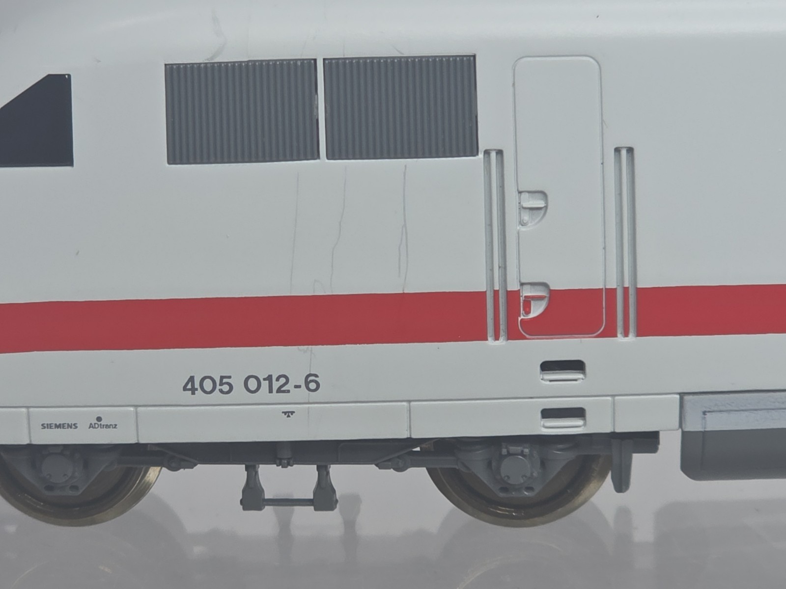 Roco HO Scale 405012-6 Lighted Dummy DB ICE High Speed Bullet Train (B)