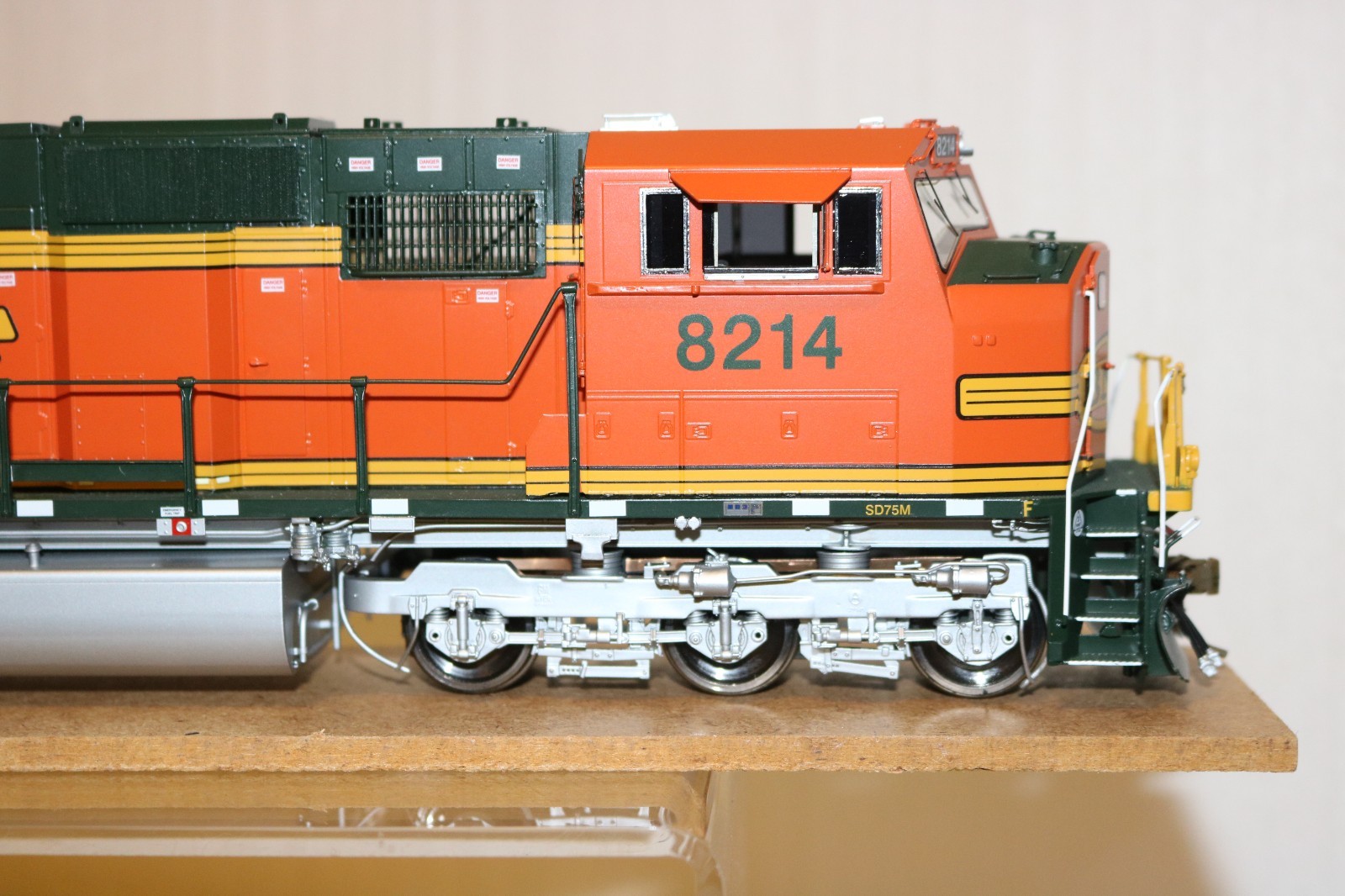 !!! Overland Models AJIN O Scale BNSF SD75M C/P w/ too many LIGHTS #8214