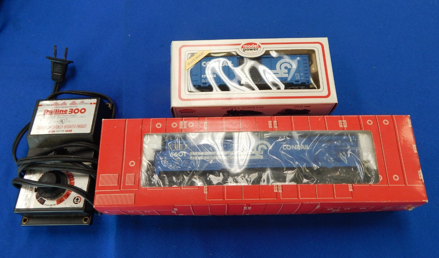 HO Atlas C30-7 No. 8609 Conrail #6601 Locomotive Engine & Model Power Box Car