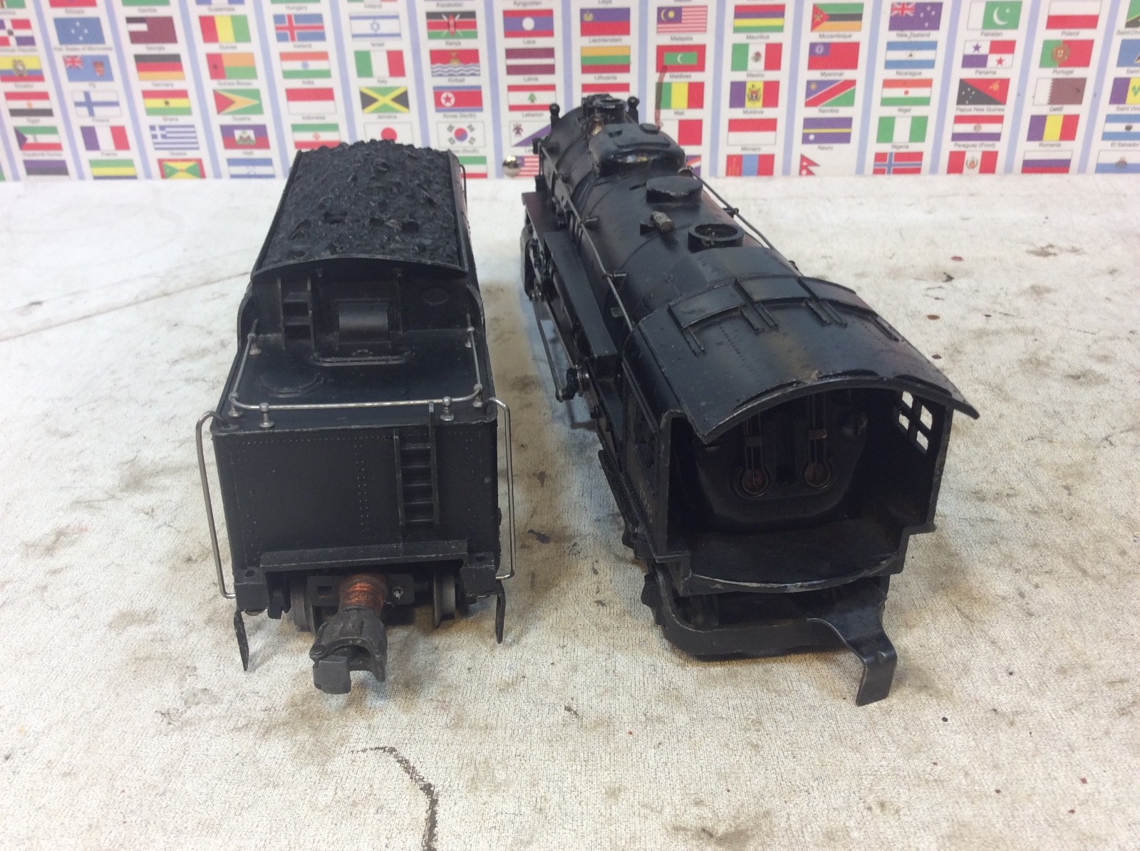 Lionel 726 Steam Engine and 3 Madison Passenger Cars O Gauge / 027