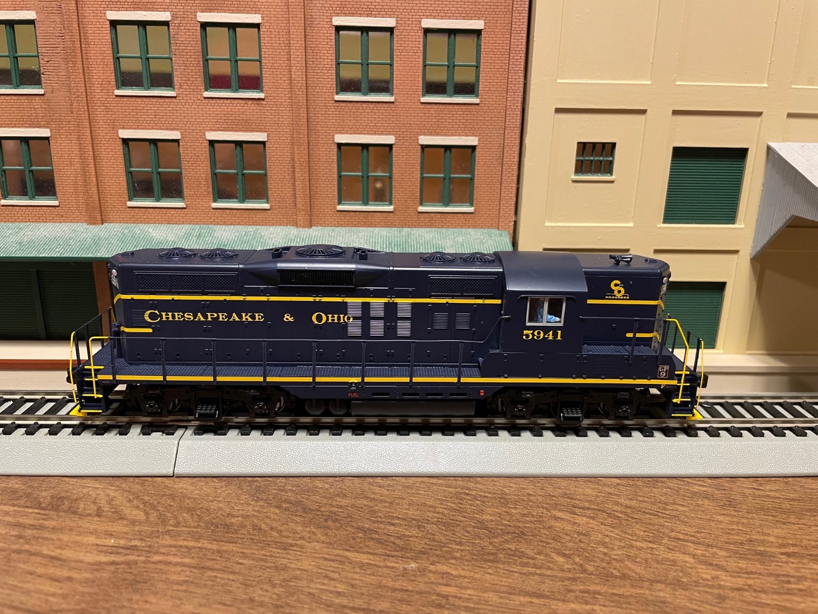 910-20493 Chesapeake & Ohio GP9 #5941 w/ESU Sound & DCC.