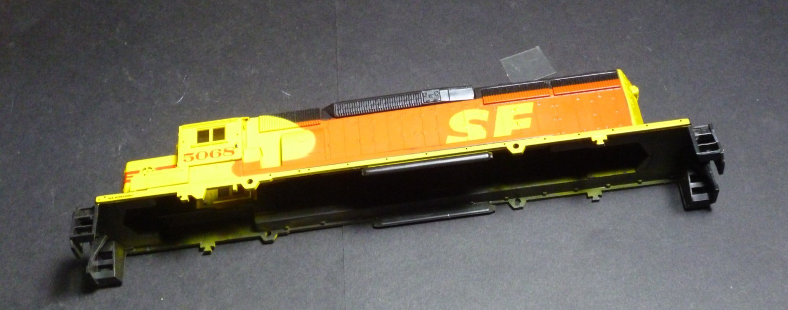 Ho Athearn Diesel locomotive shell SD40-2 SF