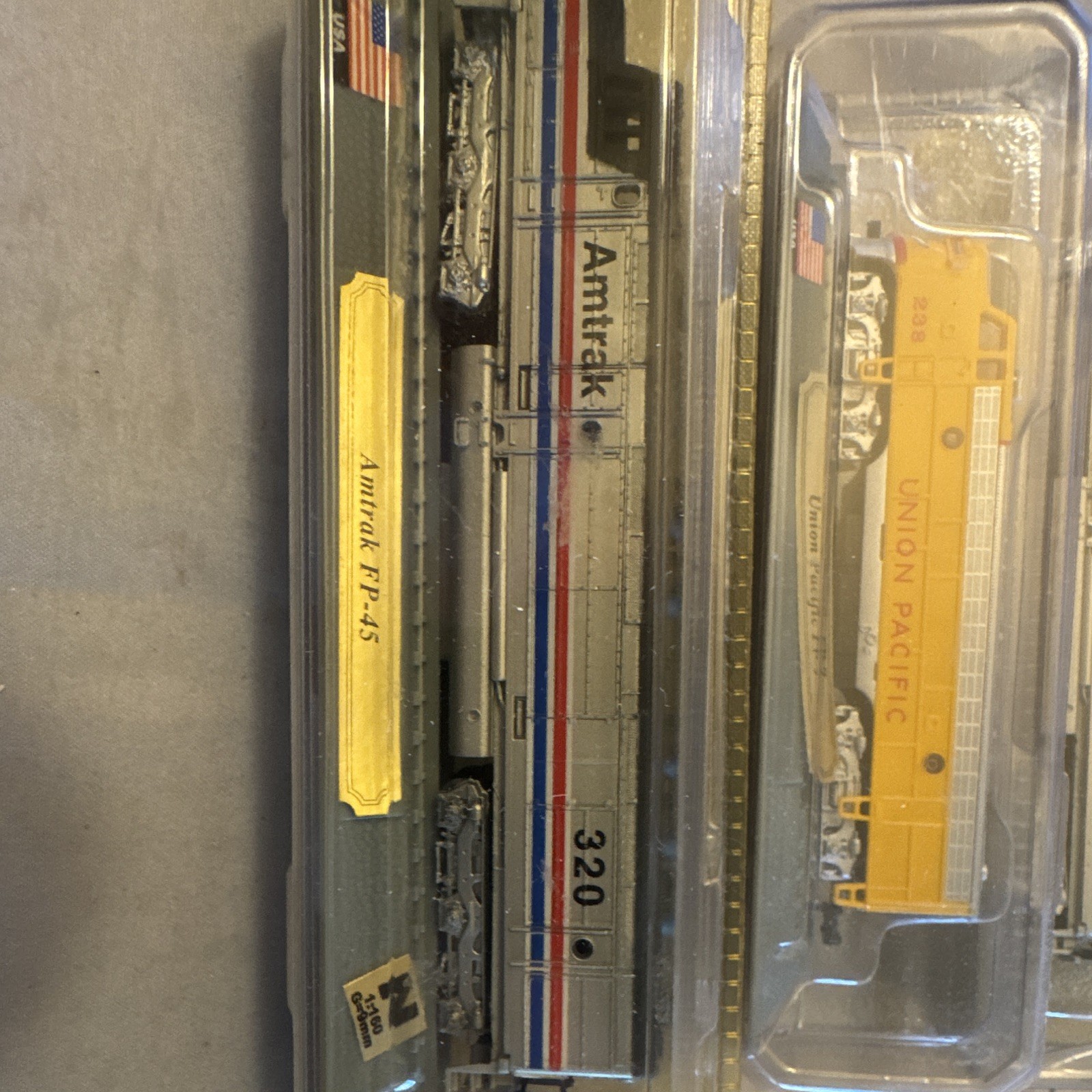 Del Prado N Gauge Amtrak FP-45 #320 Locomotive Analog 1:160 Silver Red Blue