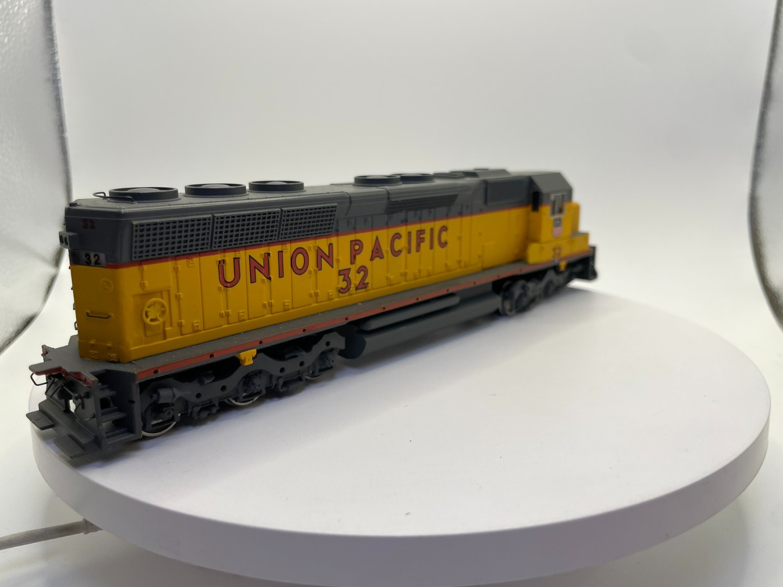 HO Scale Union Pacific SD45 Locomotive #32 – Light Function Details NOT Included