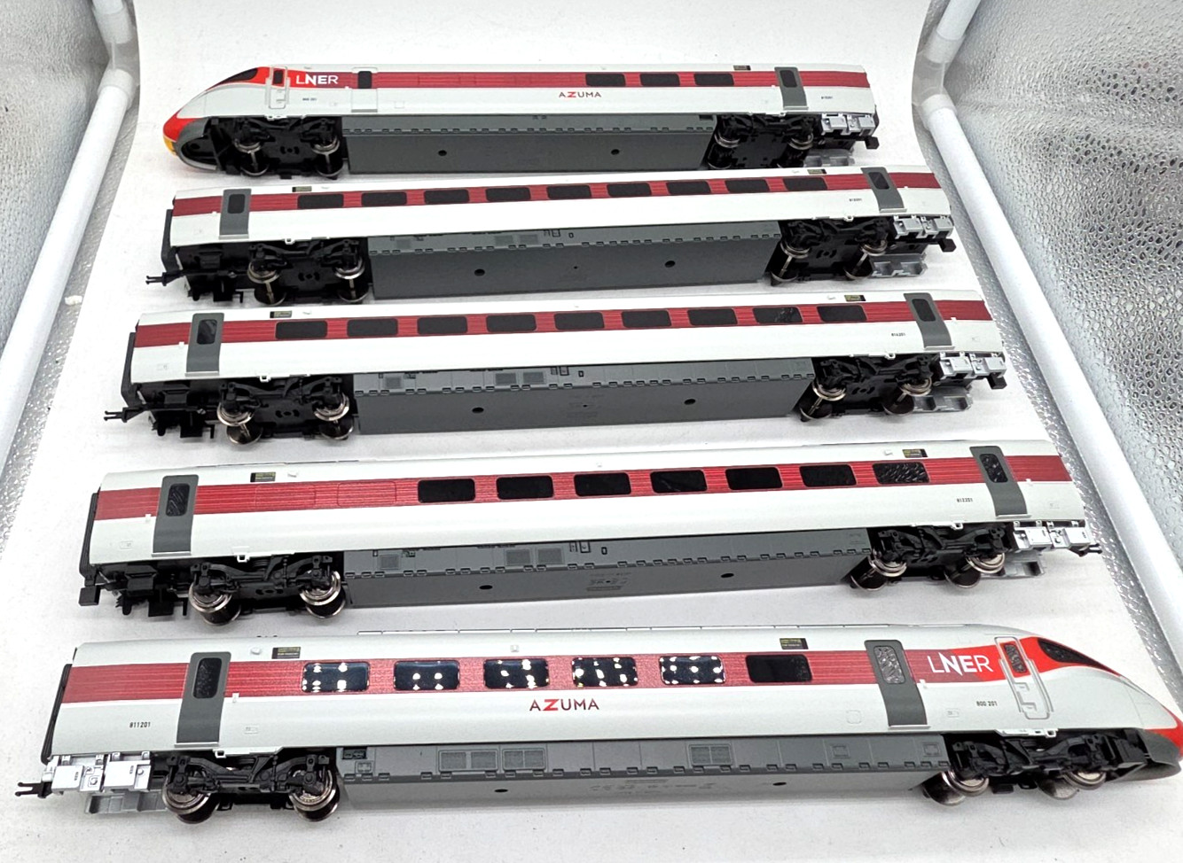 Hornby LNEAR Azuma High-Speed Train Set 5-Piece White Red Band