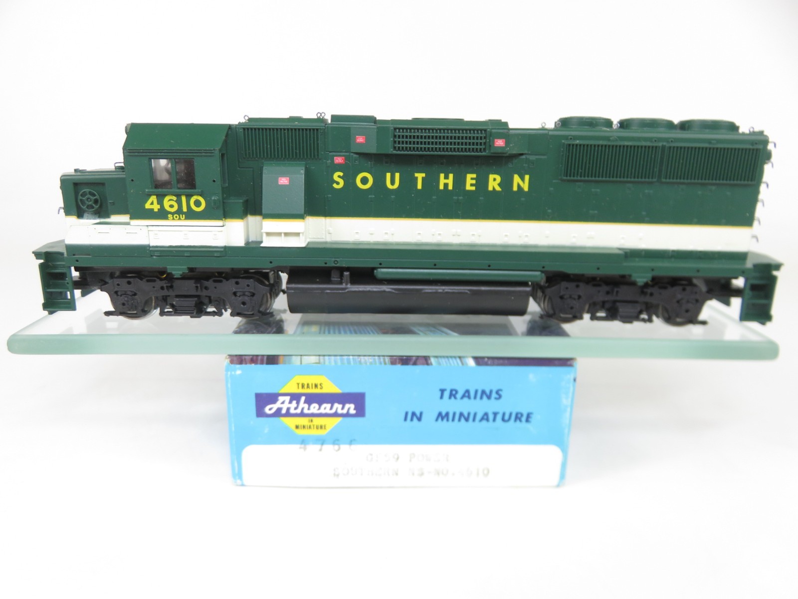 Athearn Blue Box 4766 HO Scale Southern Railway EMD GP59 Diesel Locomotive