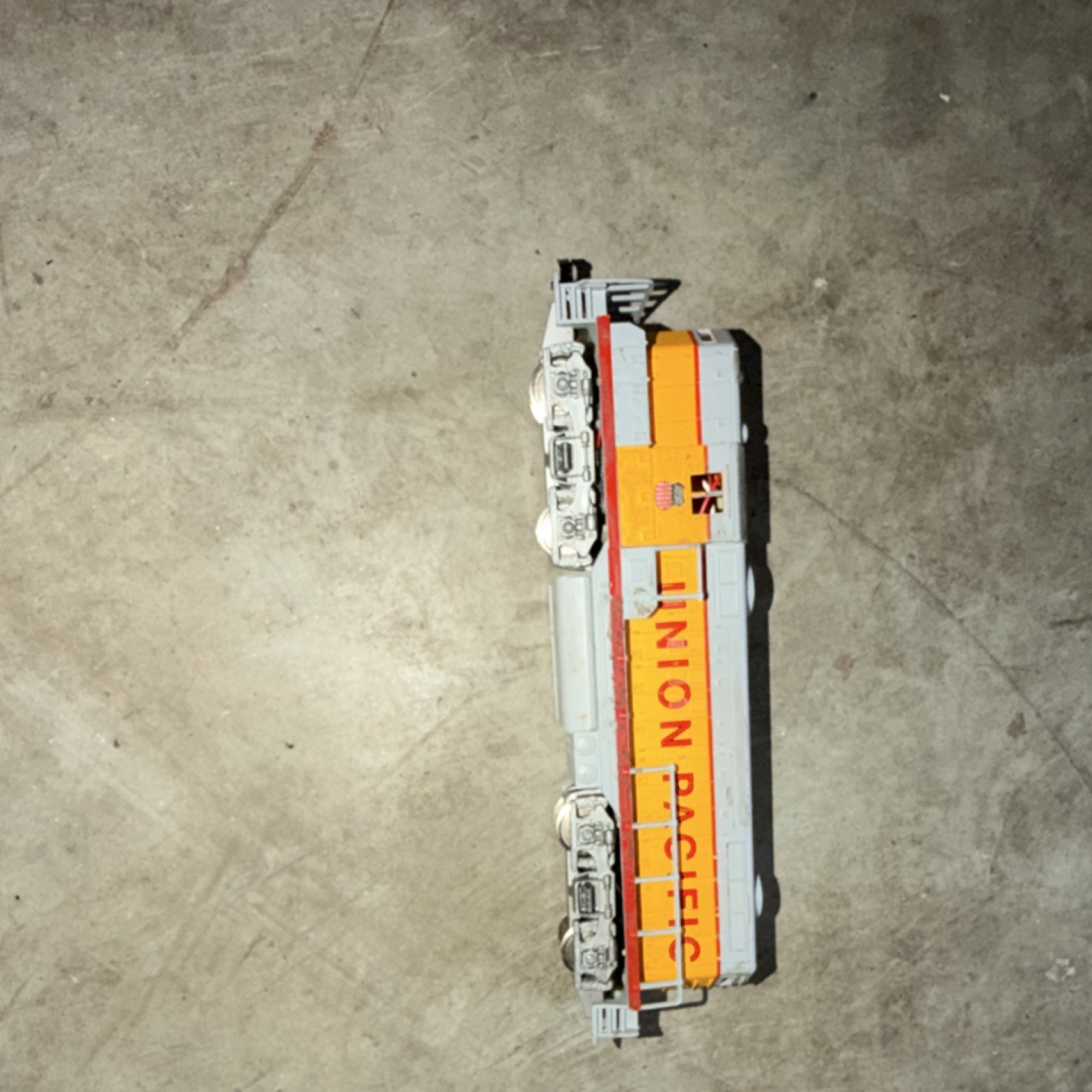 Union Pacific Railroad HO Diesel Locomotive Yellow Gray Painted Model