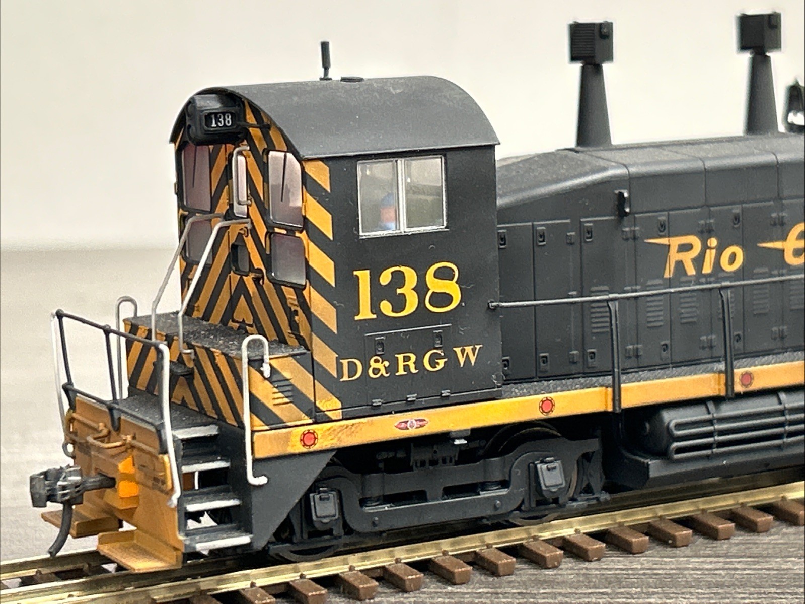 Walthers Proto HO #920-41437 EMD SW1200 Locomotive D&RGW #138 *Custom Weathered