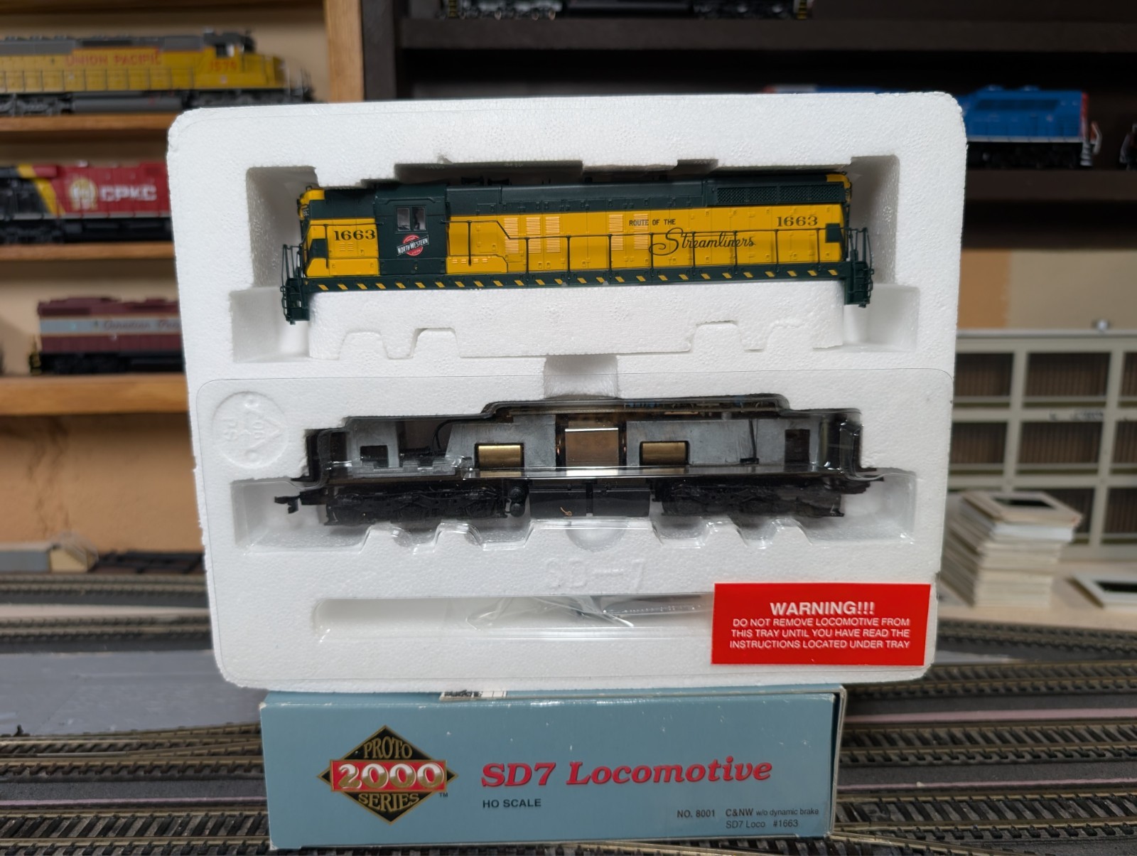 JK LIFE LIKE PROTO 2000 EMD SD7: CNW NORTH WESTERN PASSENGER #1663 – #8001