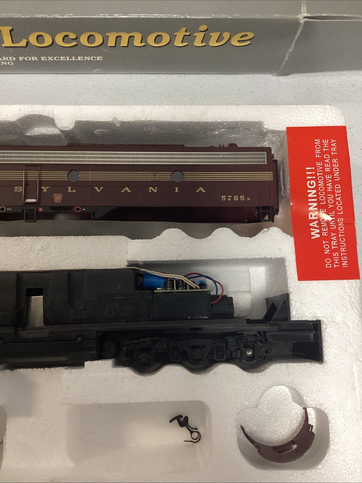 Proto 2000 Series E8/9 LOCOMOTIVE #5765 Unverified if in working order KB12212