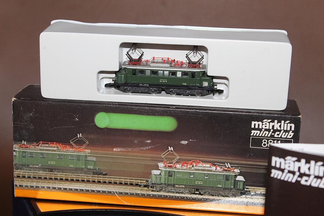 MARKLIN Mini 8811 Z Deutsche Bundesbahn DB Class 144 (E 44) Passenger Locomotive