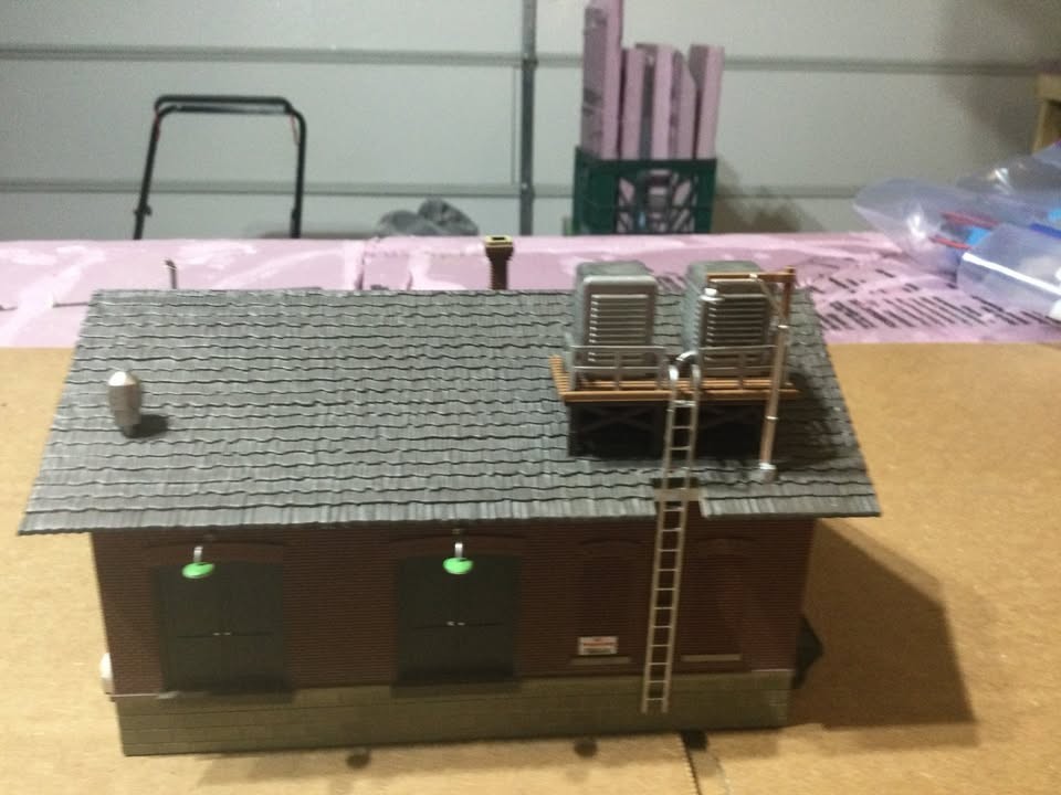 HO-Scale Woodland Scenic 5028 Chip’s Ice House Built-&-Ready Landmark Structure