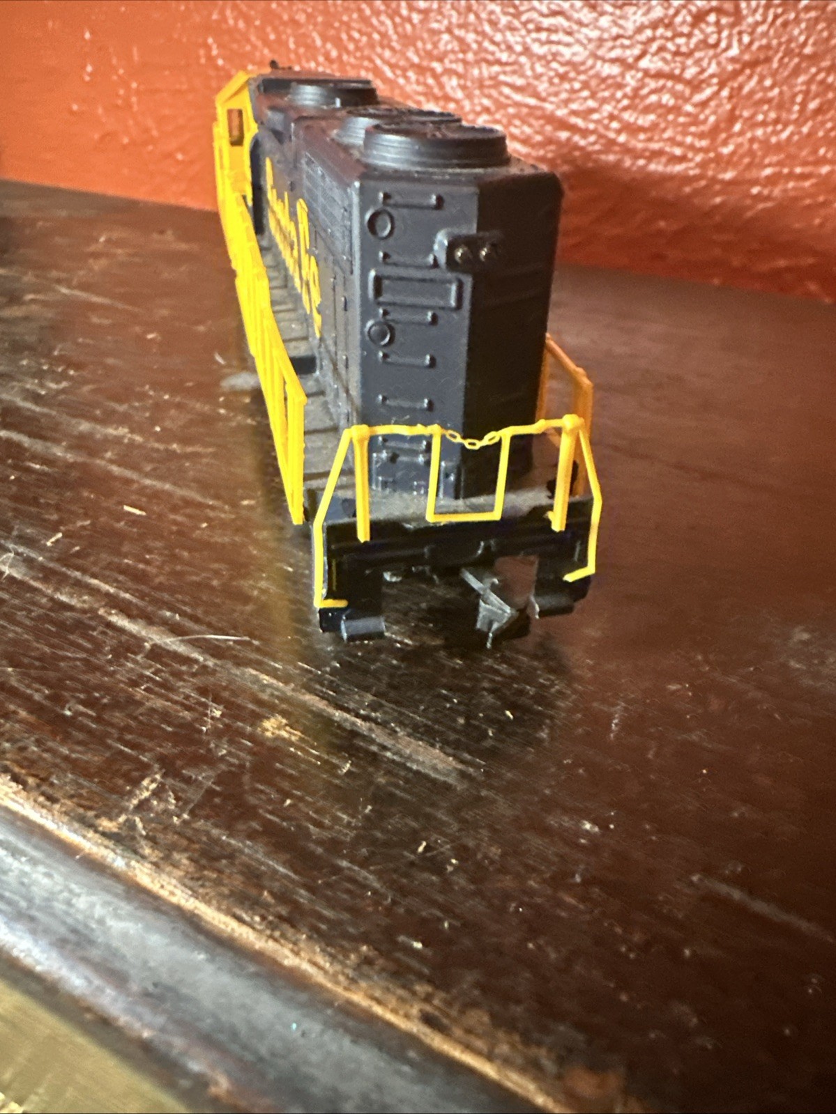 HO Scale Life-Like 7843 Santa Fe Yellow Blue GP38 Diesel Locomotive #3500 Used