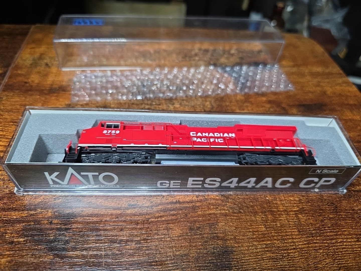 KATO Canadian Pacific – GE ES44AC CP #8706 CP #8759 – NEW