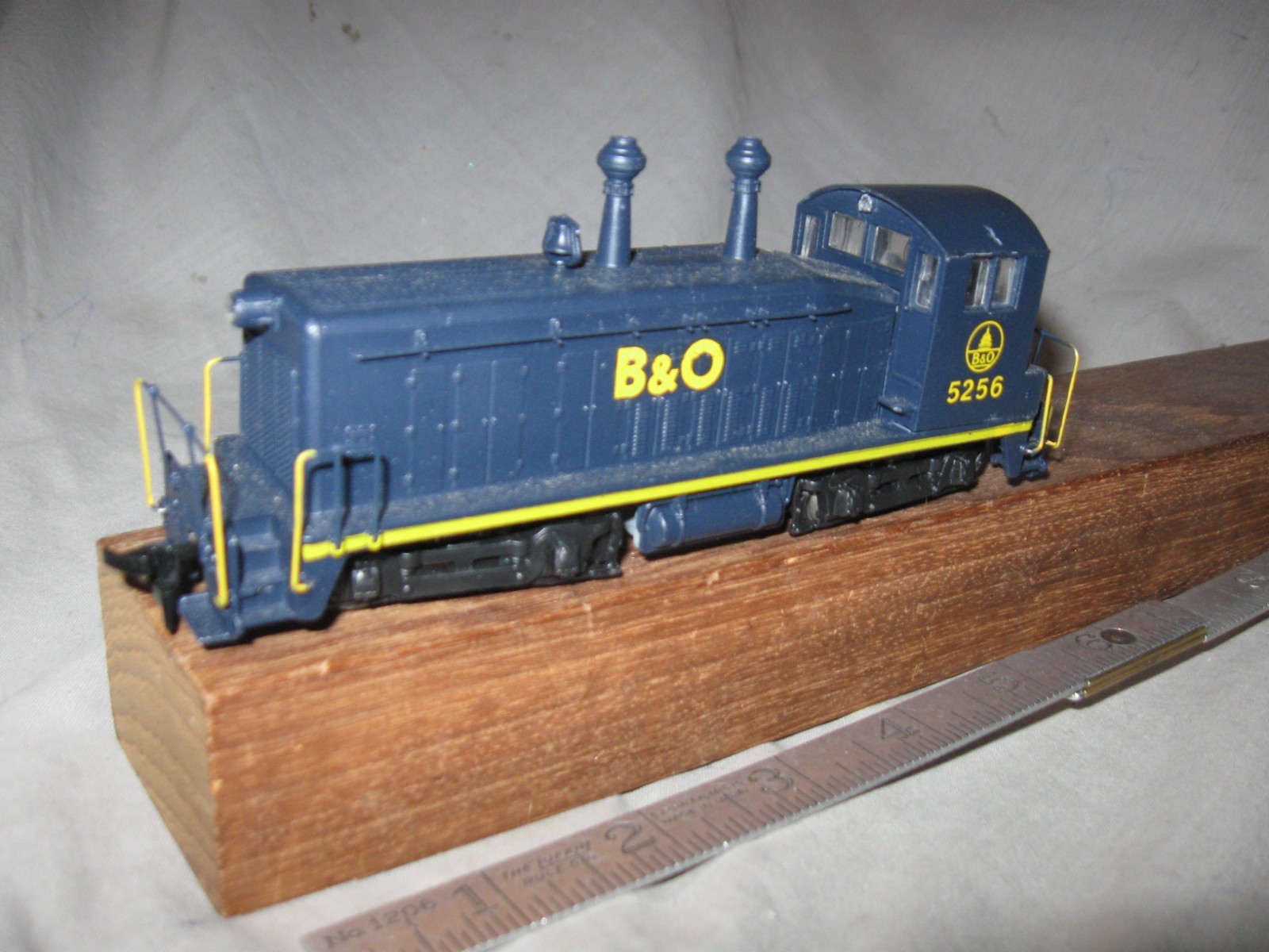 X4700 HO ATHEARN BALTIMORE & OHIO RR 5256 EMD SW7 DIESEL LOCO