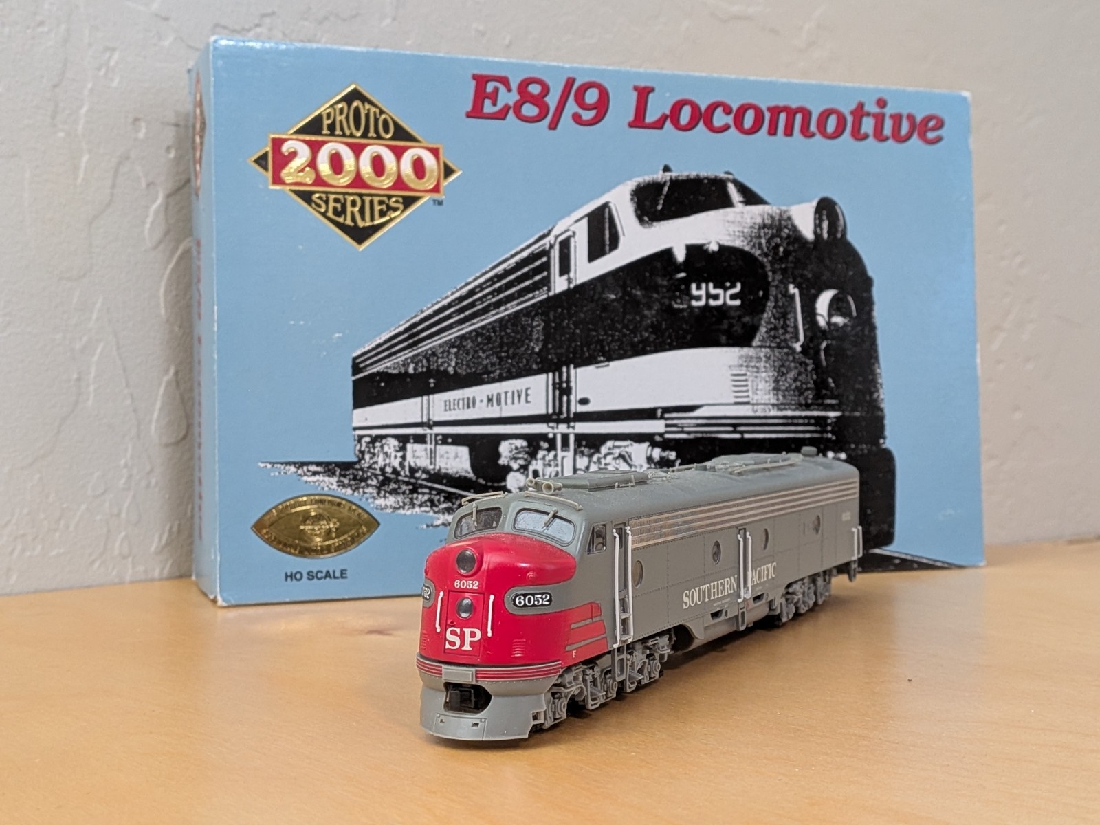 HO Proto 2000 EMD E8/9A Diesel Locomotive Southern Pacific #6052 DC