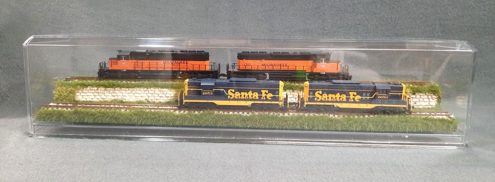 N SCALE 16″ 2-LEVEL TRACK -TALL GRASS-SUMMER SCENE-DISPLAY CASE FOR ANY N TRAINS