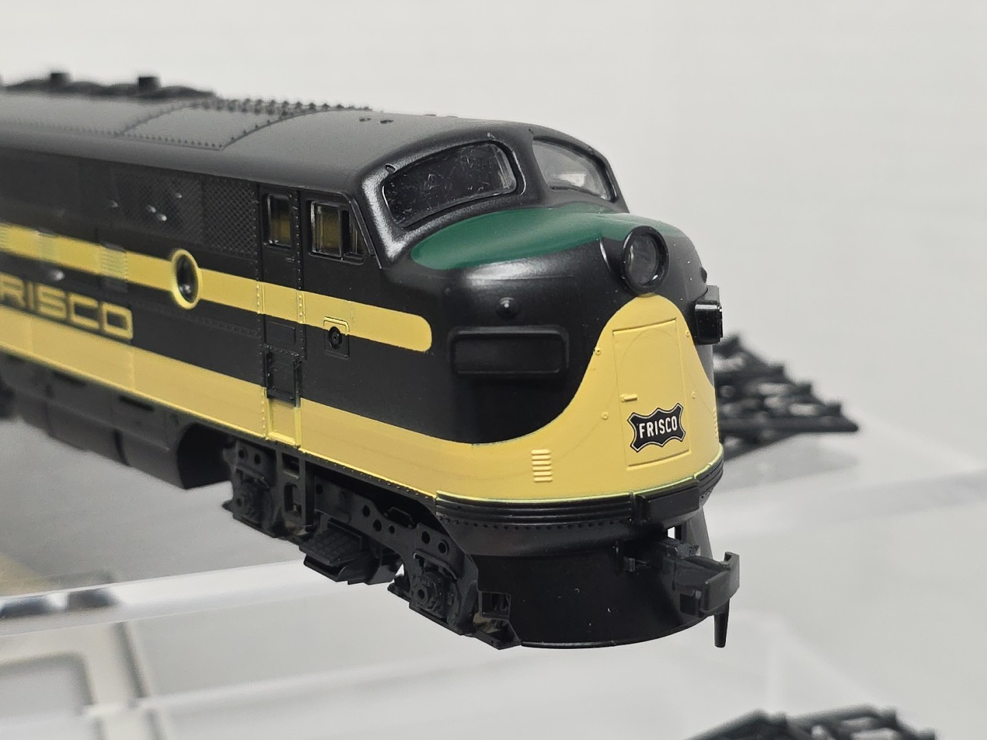 Stewart/Kato HO Scale 8330 Frisco F3 A/B Phase III Both Powered NIB
