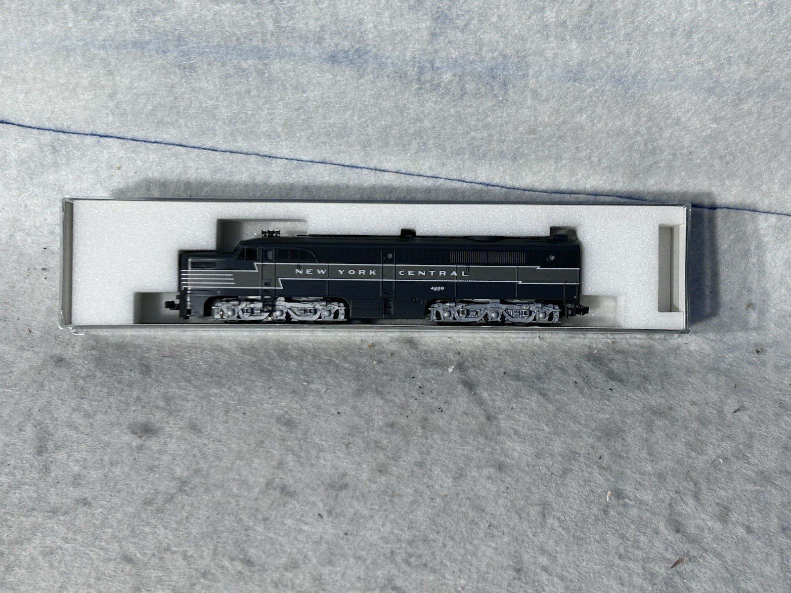 Beautiful KATO New York Central RR ALCO PA-1 Lightning Paint #4200 N Gauge