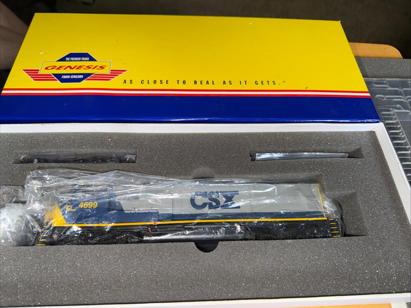 Athearn Genesis HO Scale G6161 CSX SD-70M Diesel Locomotive #4699 NOS