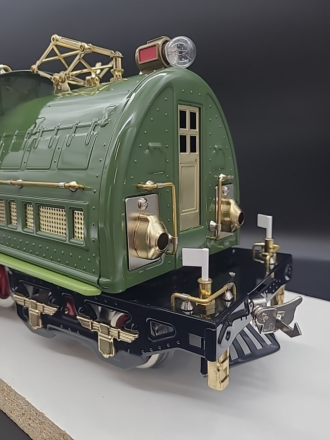 Lionel 6-13102 Standard Gauge Classics 381E Locomotive Two tone green