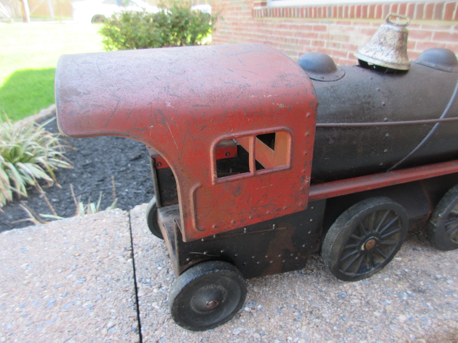OLD TIN LOCOMOTIVE TOY TRAIN *BARN FIND CONDITION* GREAT PATINA ORIGINAL PAINT.