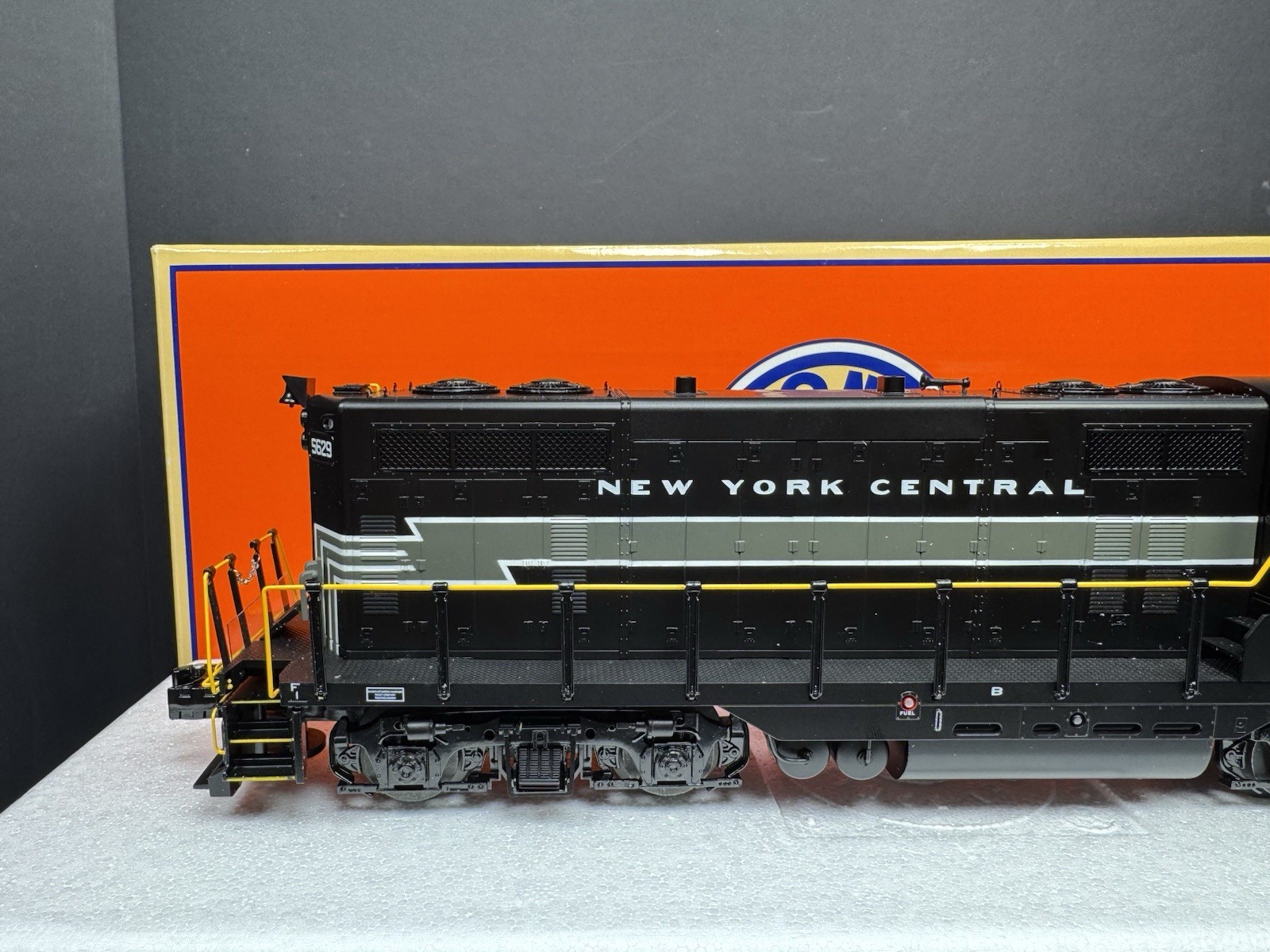 Lionel 6-28562 New York Central NYC GP-7 nonpowered diesel engine #5629 LNIB