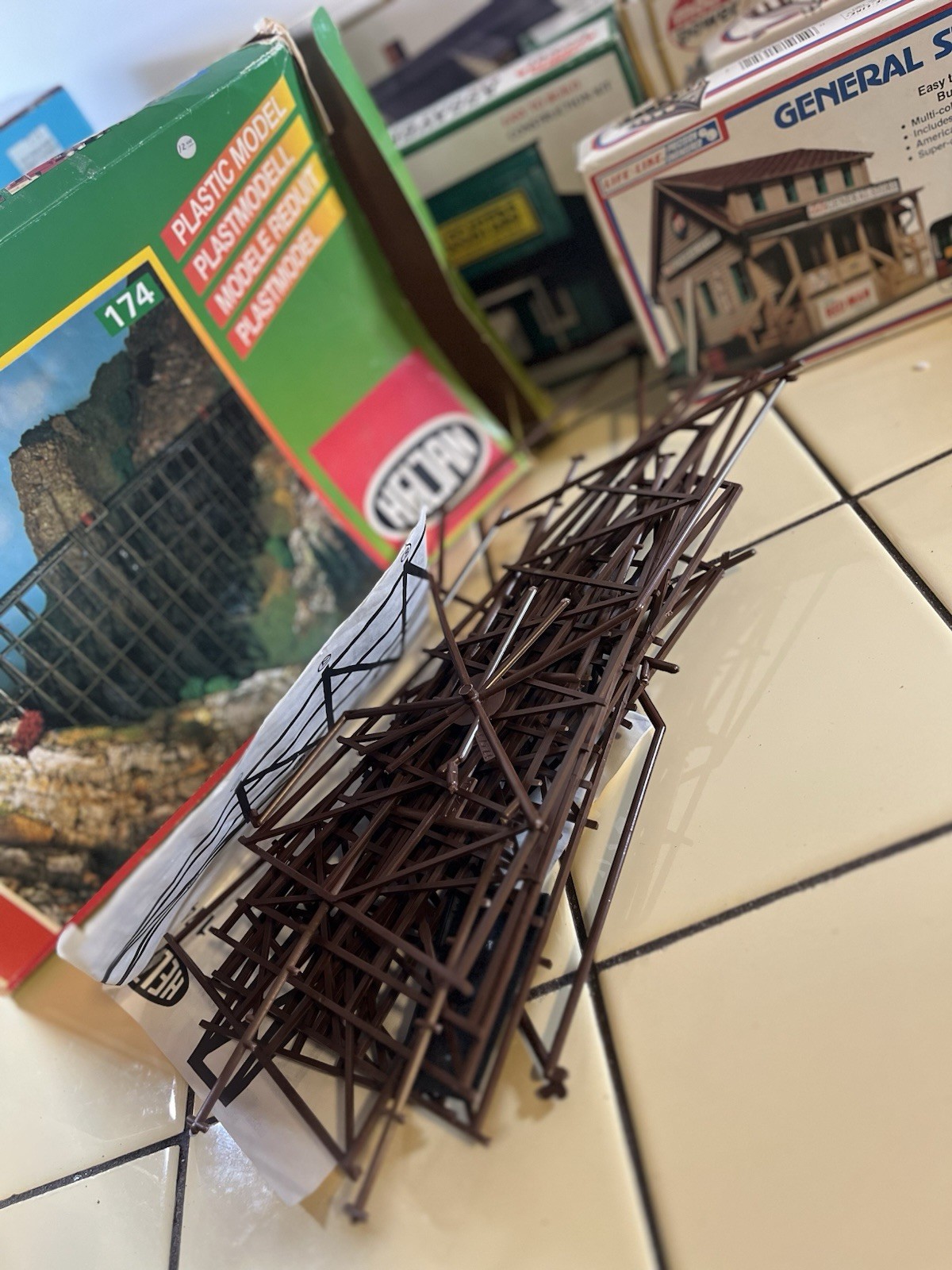 Huge Vintage HO Scale Train Lot Roundhouse Athearn Logging Mill Model Power