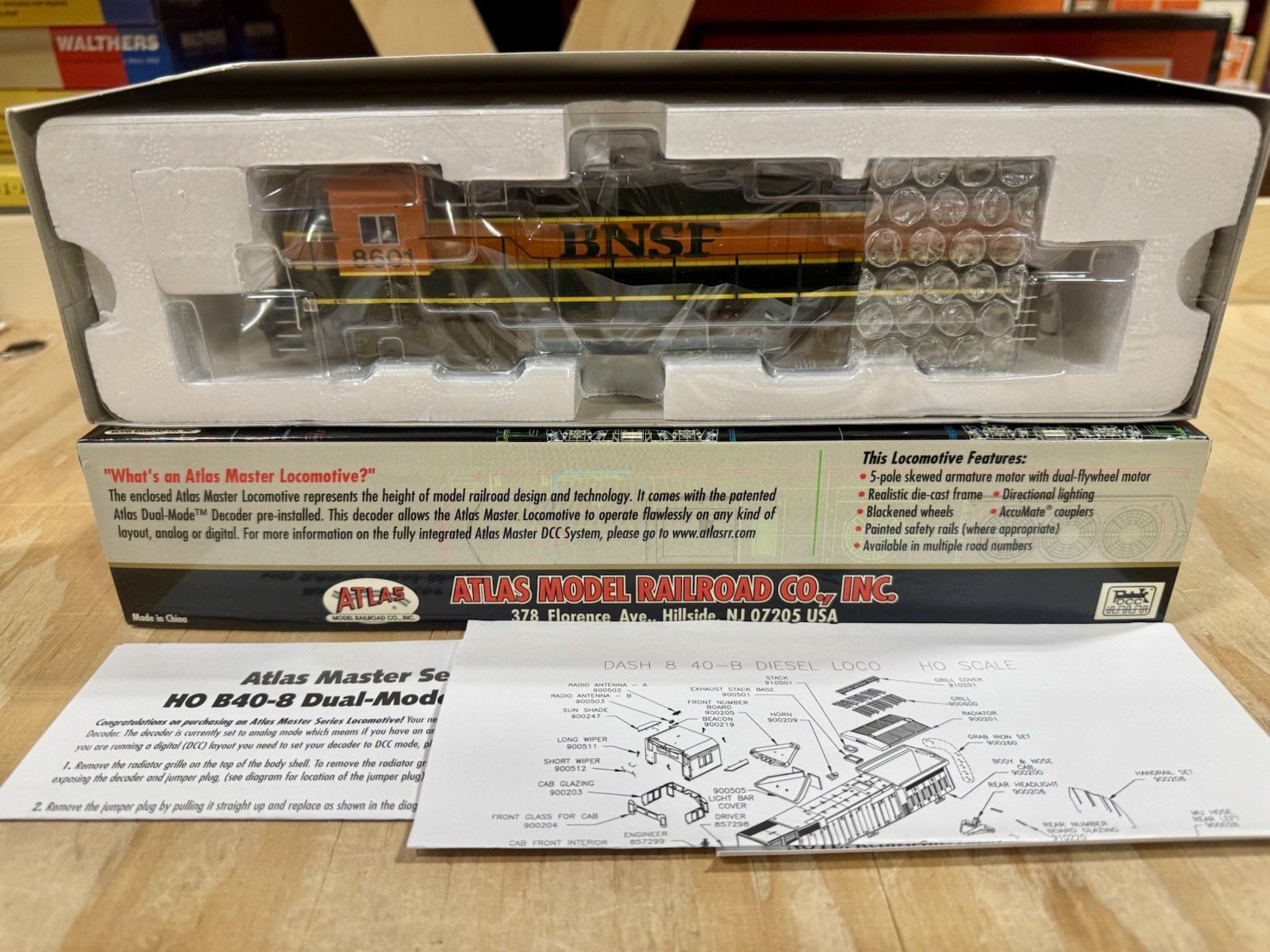 Atlas Master HO 9025 BNSF Dash 8-40B Rd #8601 Dual Mode DCC DC New!