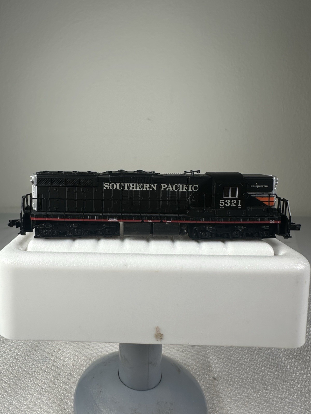 Life-Like N Scale 7728 Southern Pacific SD-7 Diesel Locomotive 5321 Black Window
