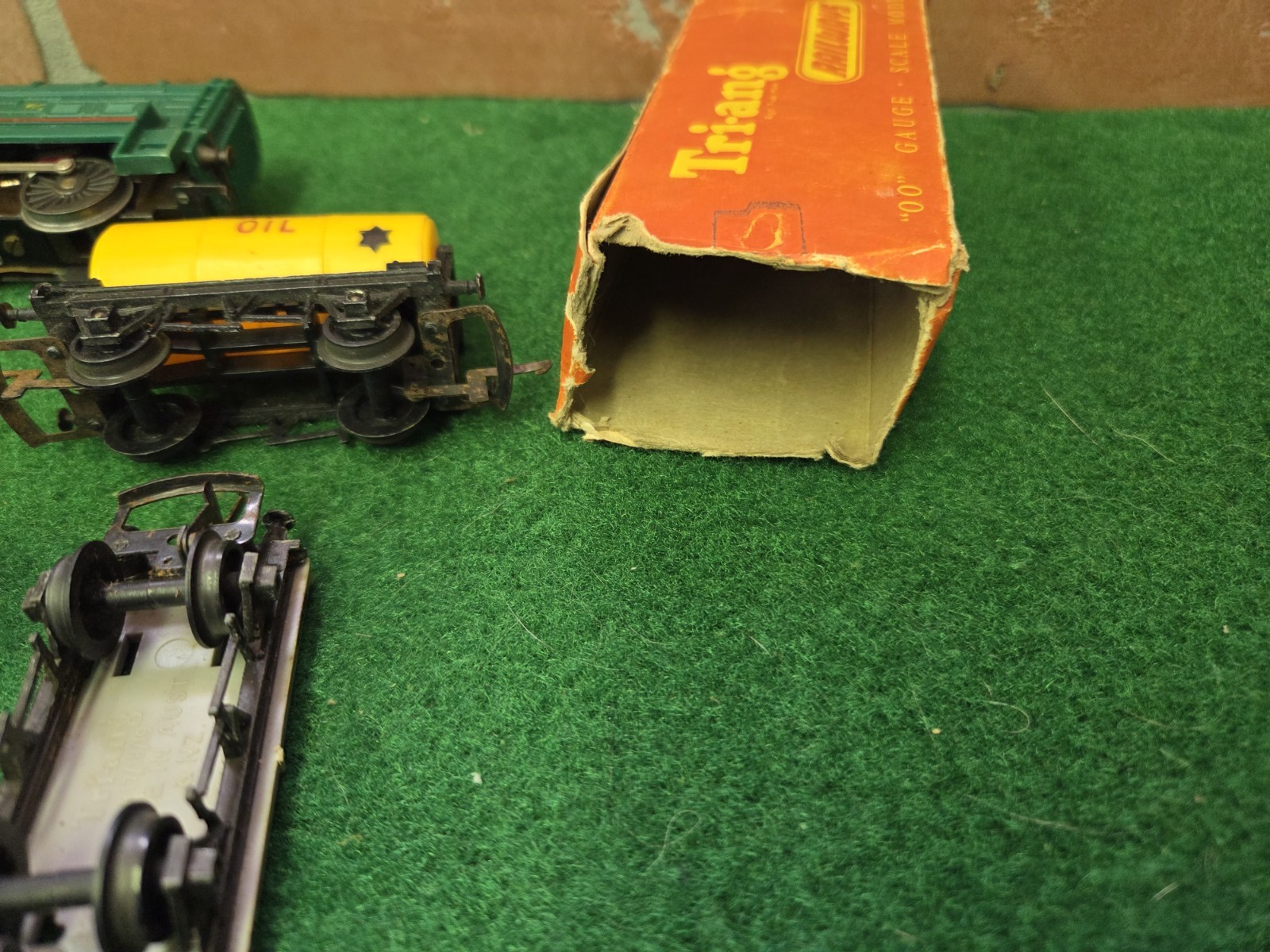 Triang Hornby HO/OO R.152 Australia NZ Diesel Shunter & Wagons Runs