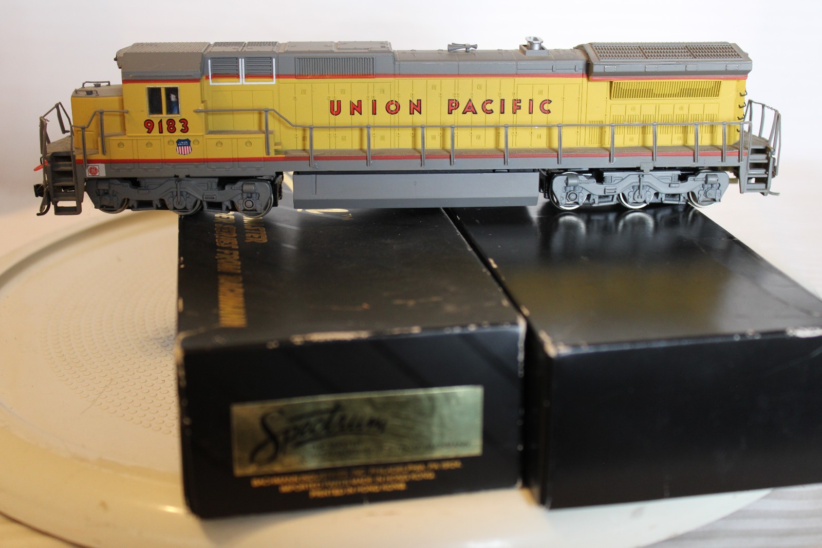 HO Scale Spectrum, Dash 8 40C Diesel Locomotive Union Pacific, Yellow, #9183