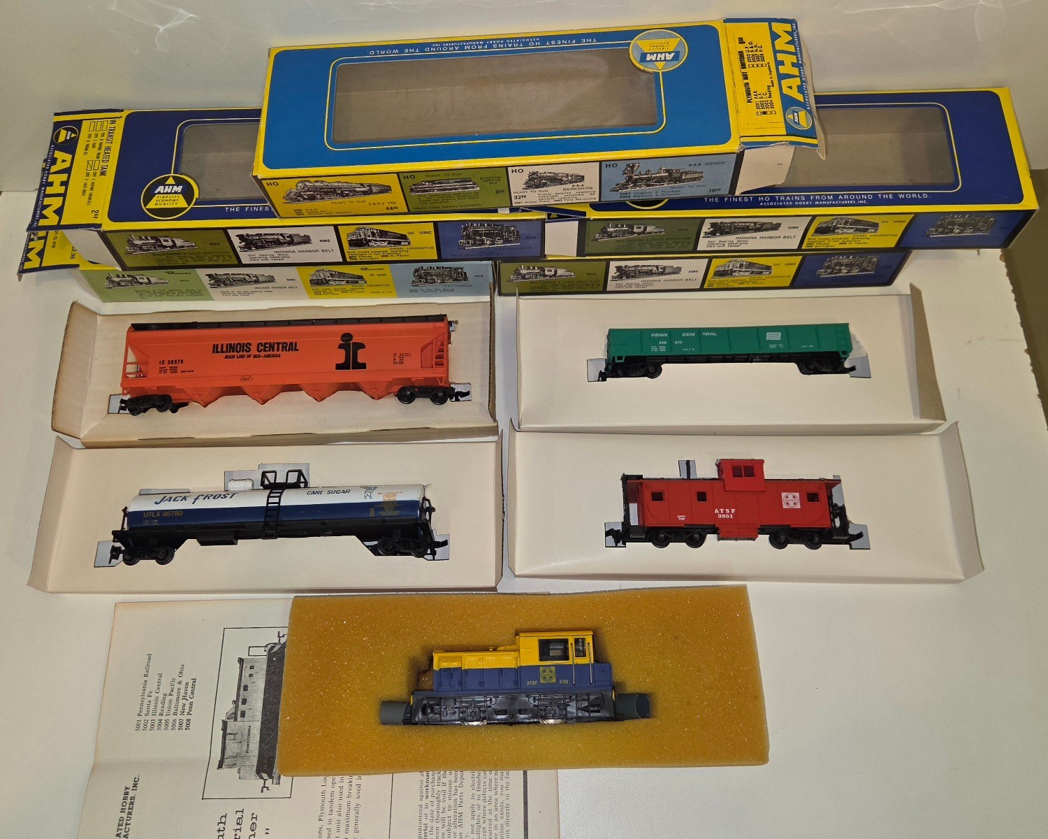 Vintage AHM HO Scale Train Set – MDT Diesel Switcher / Santa Fe w/OB, Track +