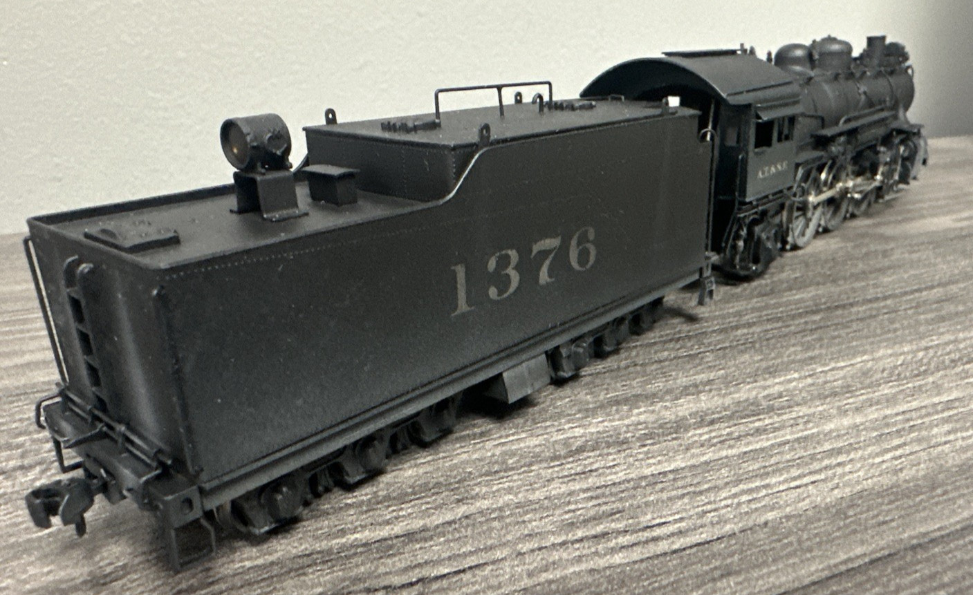Pacific Fast Mail/Fujiyama ATSF Class 1337 4-6-2 Steam Locomotive #1376 Painted