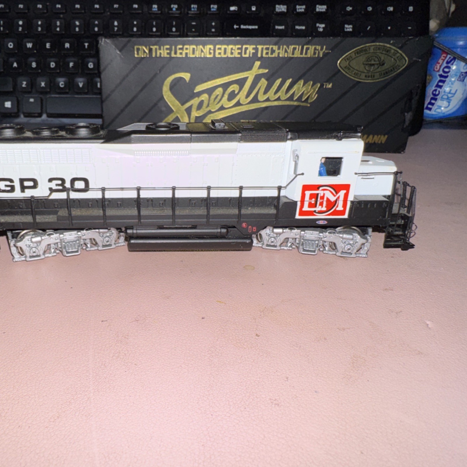 Spectrum HO EMD GP30 Diesel Locomotive Demo #5639 Model Black White