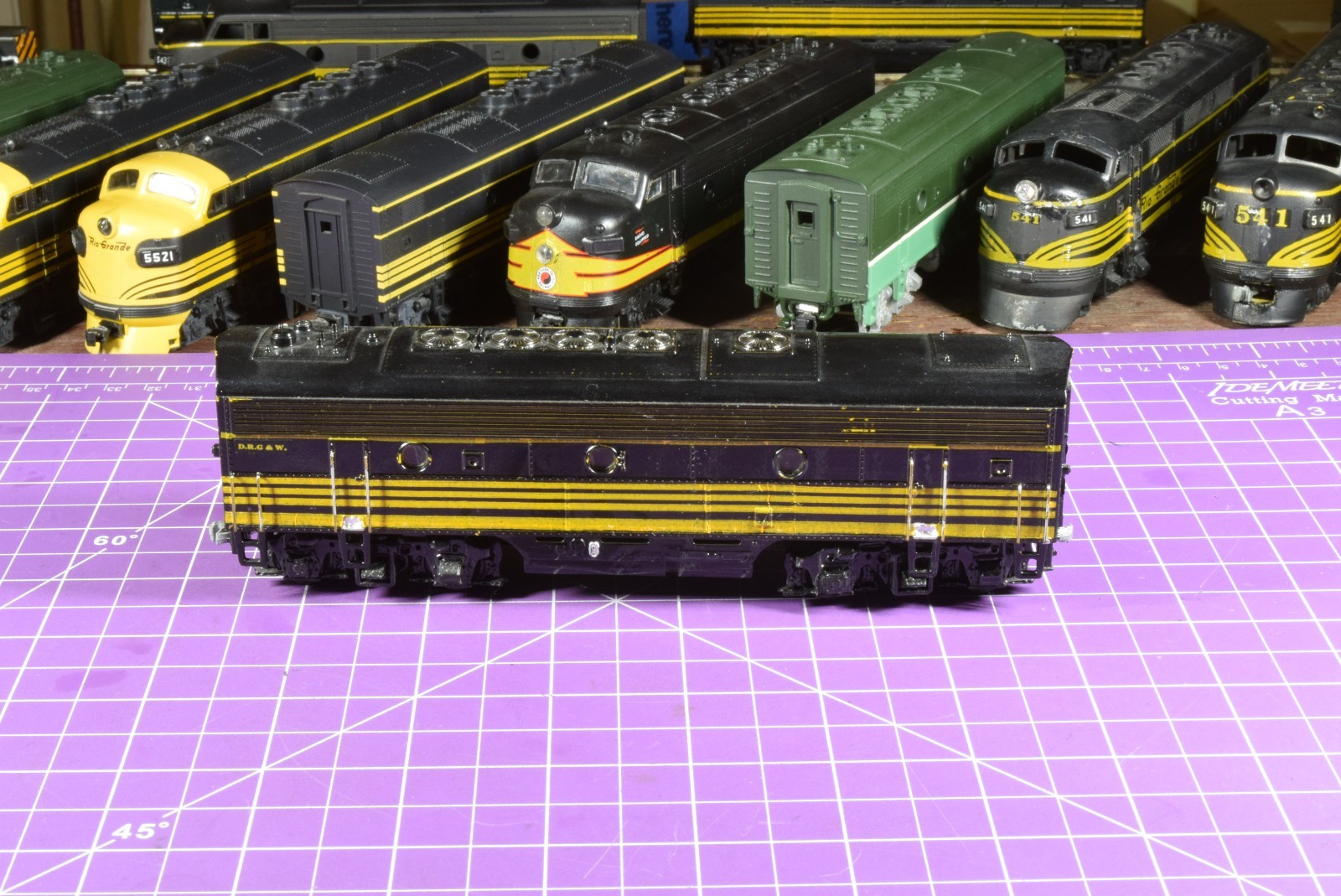 Dummy TrkRdy 5.2 oz DRG&W F series “B” unit, cab # ?, die cast couplers