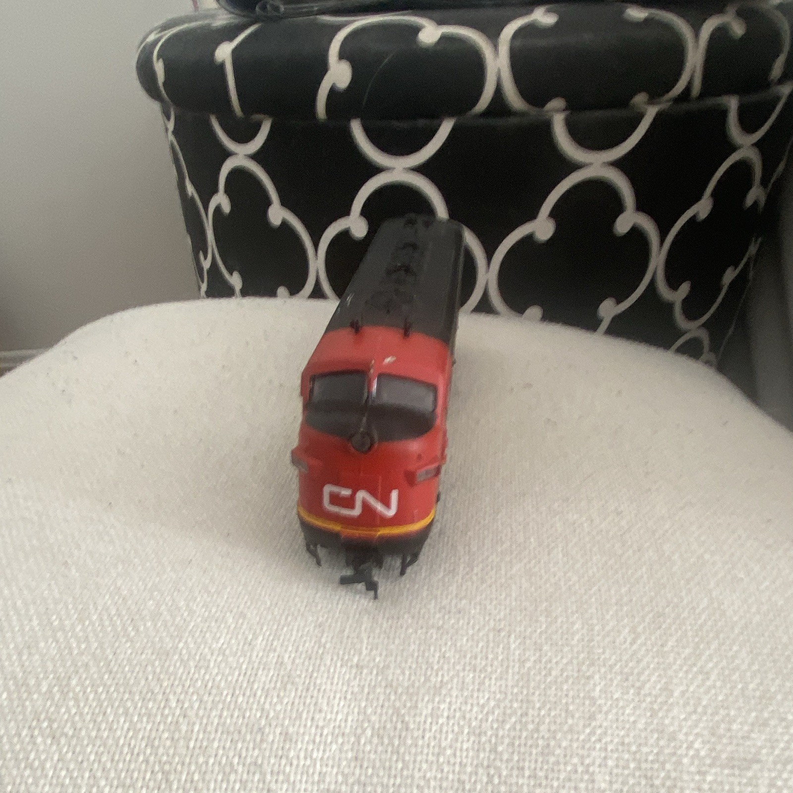 Canadian National N Diesel Locomotive Analog 9176 Black Red White Plastic