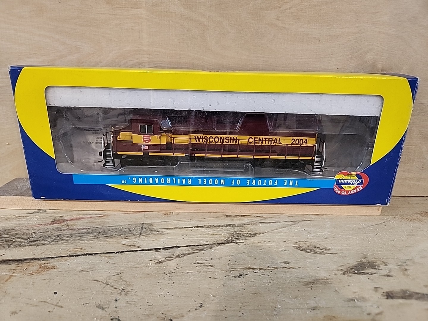 Ho Scale Athearn Wisconsin Central GP38-2 Diesel Locomotive #2004