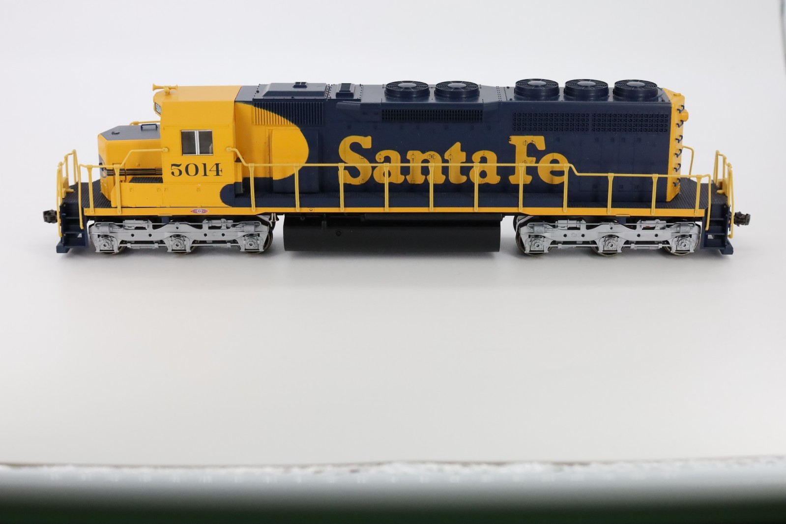 KATO 37-6328 ATSF Santa Fe SD40 ATSF5014 DC Only HO Scale LNIB