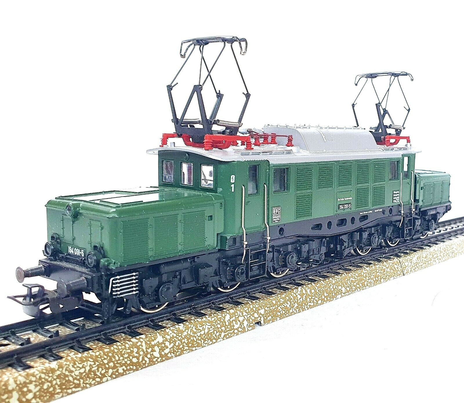 Marklin HO AC Deutsche Bundesbahn DB E-194 German “CROCODILE” LOCOMOTIVE NMIB`75
