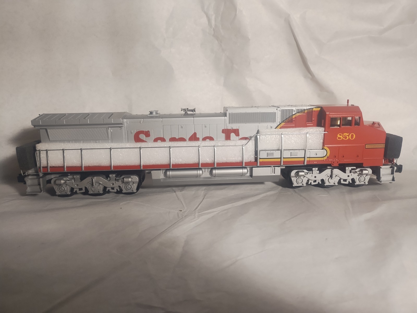 MTH General Electric Dash-8 40 Diesel Santa Fe #850