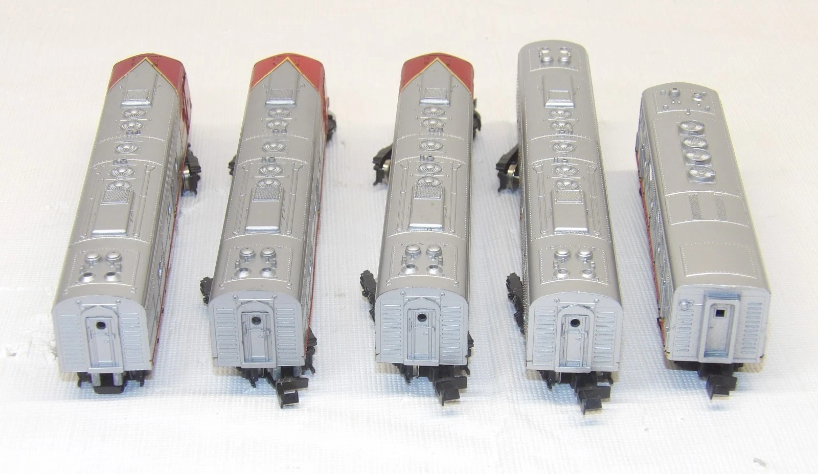 N Con-Cor Santa Fe ATSF 2-E8 powered/ 1-F7B & 2-E8 non powered Locomotive set