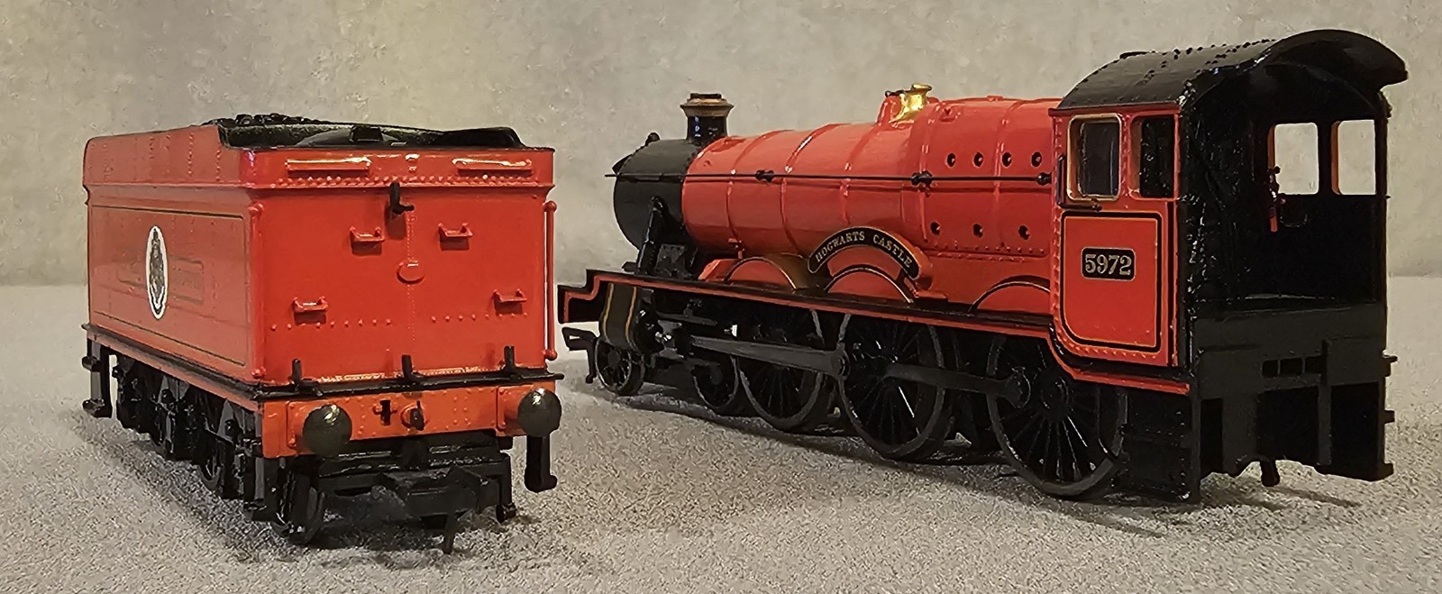 Bachmman HO Harry Potter Hogwarts Castle Express 4-6-0 Steam Locomotive & Tender