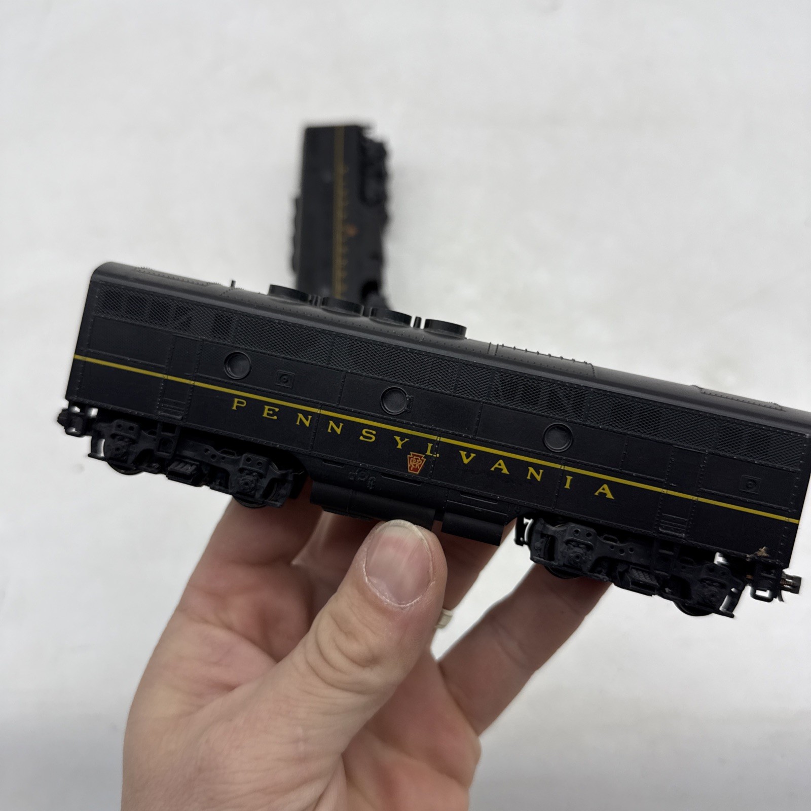 KATO PENNSYLVANIA F7-A & F7-B SINGLE STRIPE/SINGLE HEADLIGHT – No #s