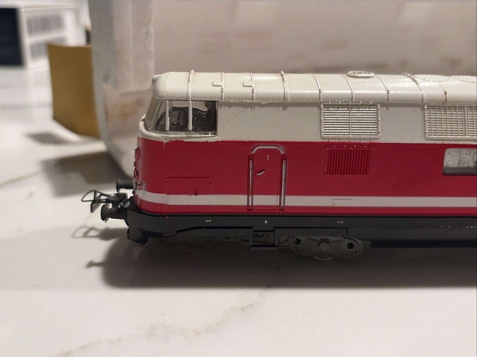 PIKO HO gauge BR 118 Diesel Locomotive in red & white livery