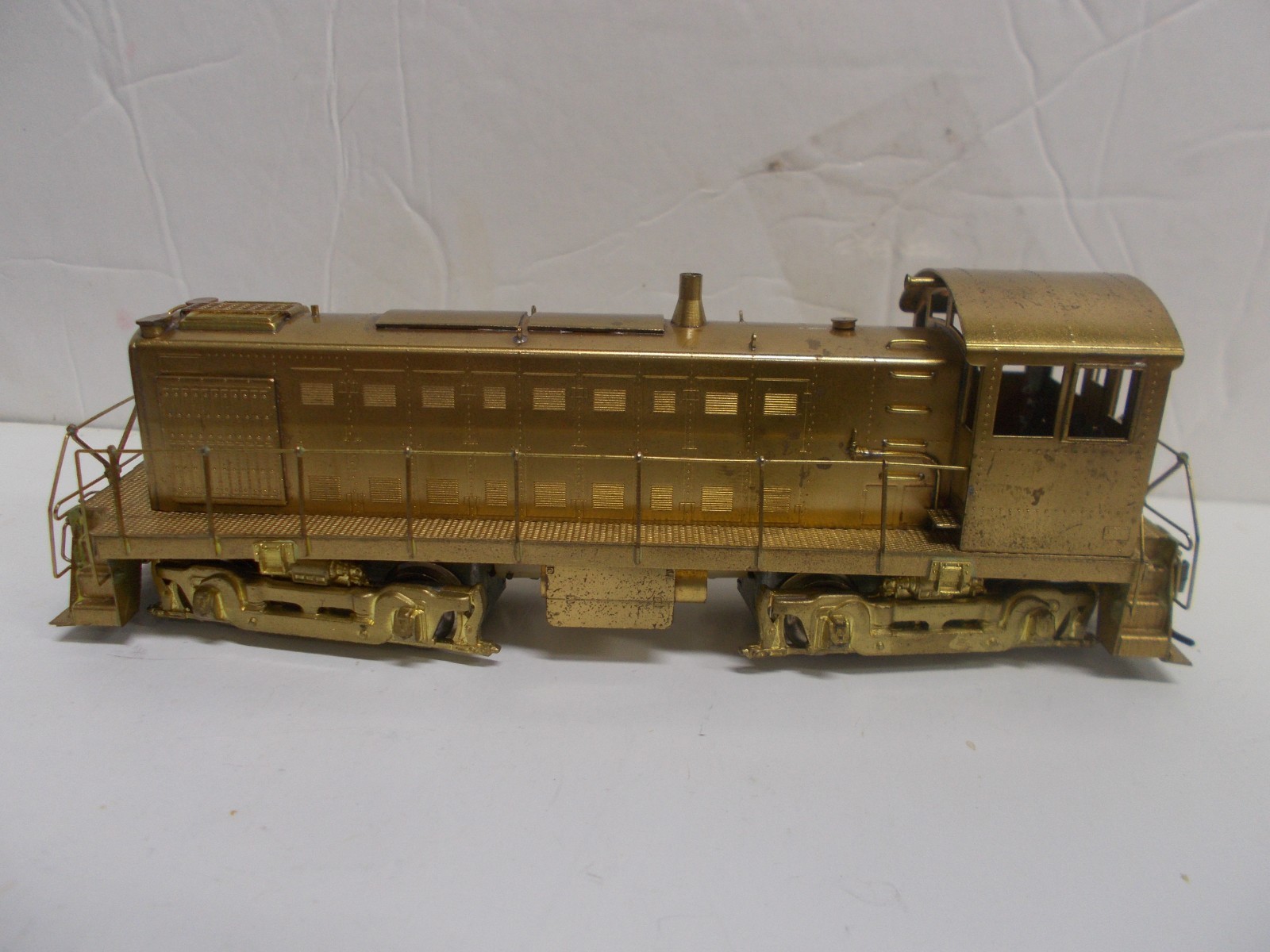 ALCO # D-116 ~BRASS~UNDECORATED ALCO S-1 LOCOMOTIVE ~RUNS GOOD~READ~HO SCALE