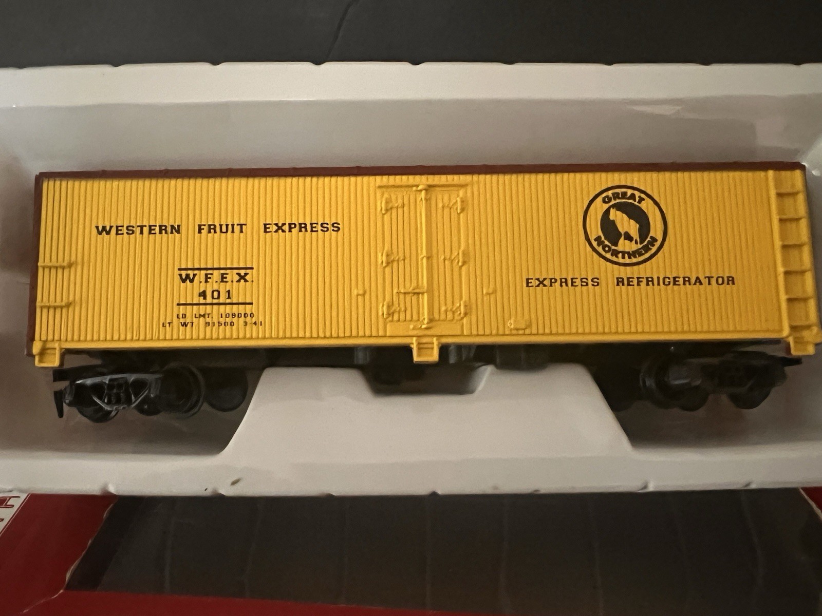 HO Mantua 739-180 Heavy 40′ Woodside Reefer Western Fruit Express OB